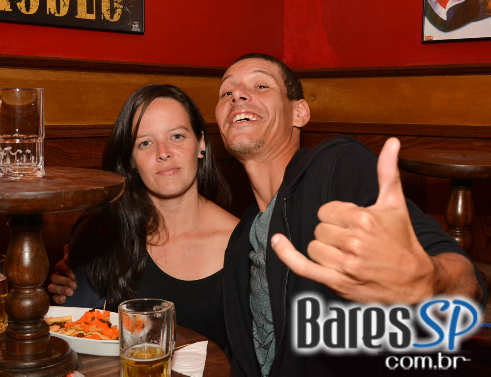 Banda Gullivera e DJ Cadu comandaram a quinta com pop rock no Republic Pub Banda Gullivera e DJ Cadu comandaram a quinta com pop rock no Republic Pub