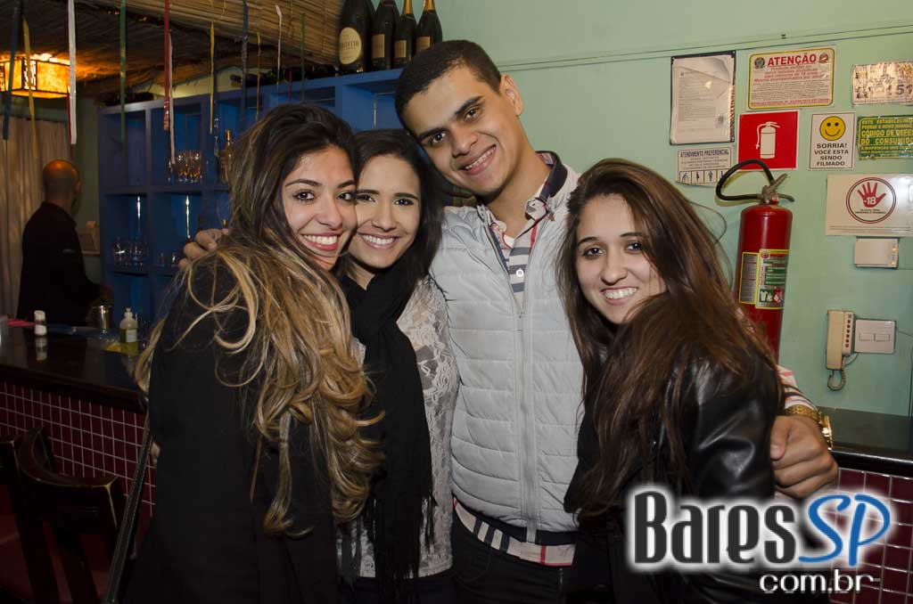 Tirrenos ofereceu diversas opções de drinks e cardápio variado no sábado Tirrenos ofereceu diversas opções de drinks e cardápio variado no sábado