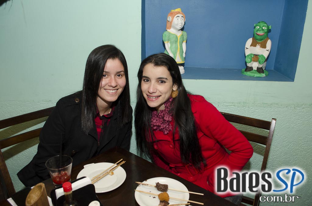 Tirrenos ofereceu diversas opções de drinks e cardápio variado no sábado Tirrenos ofereceu diversas opções de drinks e cardápio variado no sábado