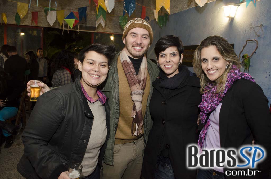 Tirrenos ofereceu diversas opções de drinks e cardápio variado no sábado Tirrenos ofereceu diversas opções de drinks e cardápio variado no sábado