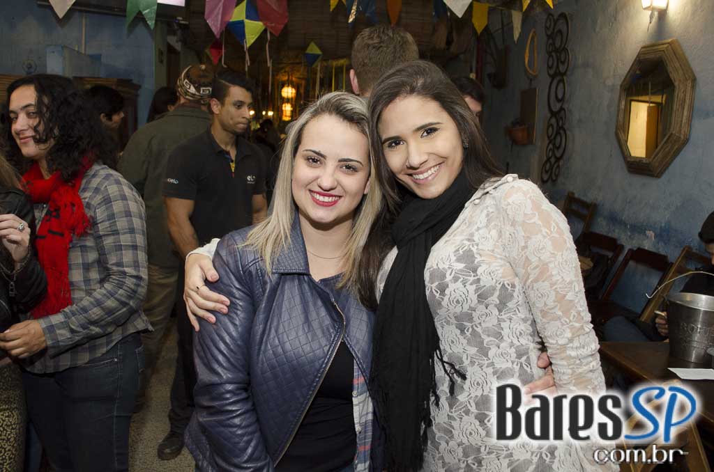 Tirrenos ofereceu diversas opções de drinks e cardápio variado no sábado Tirrenos ofereceu diversas opções de drinks e cardápio variado no sábado