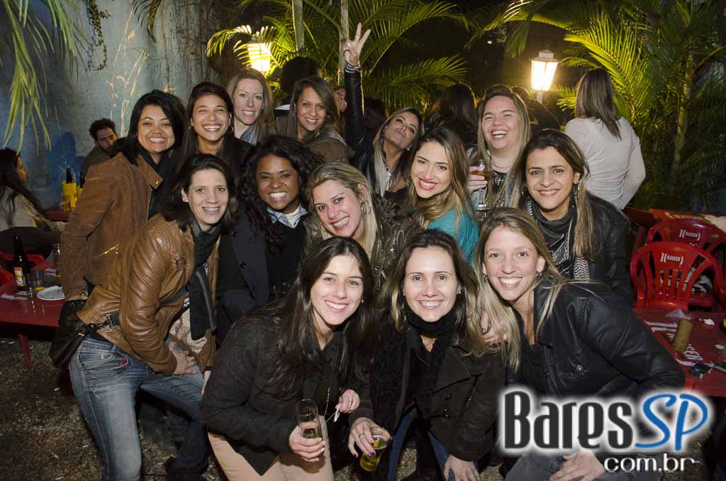 Tirrenos ofereceu diversas opções de drinks e cardápio variado no sábado Tirrenos ofereceu diversas opções de drinks e cardápio variado no sábado