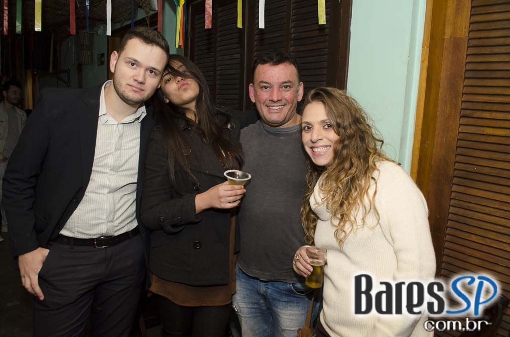 Tirrenos ofereceu diversas opções de drinks e cardápio variado no sábado Tirrenos ofereceu diversas opções de drinks e cardápio variado no sábado