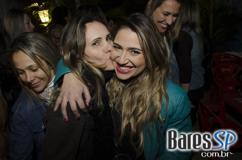 Tirrenos ofereceu diversas opções de drinks e cardápio variado no sábado Tirrenos ofereceu diversas opções de drinks e cardápio variado no sábado