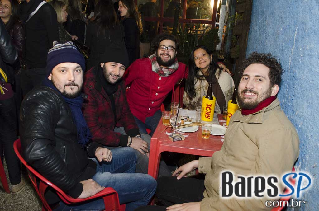 Tirrenos ofereceu diversas opções de drinks e cardápio variado no sábado Tirrenos ofereceu diversas opções de drinks e cardápio variado no sábado