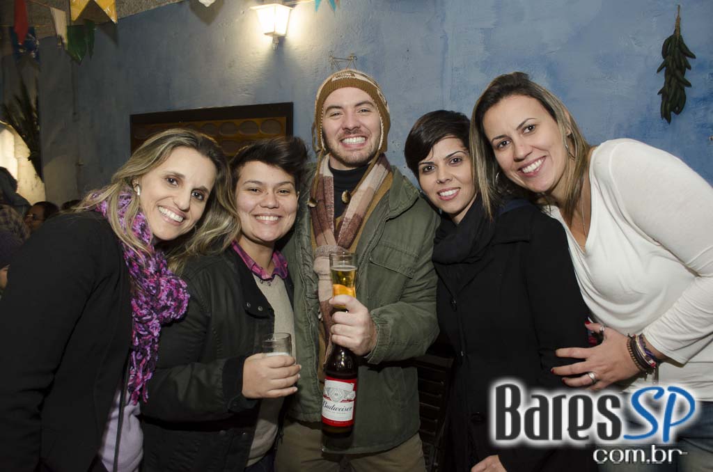 Tirrenos ofereceu diversas opções de drinks e cardápio variado no sábado Tirrenos ofereceu diversas opções de drinks e cardápio variado no sábado