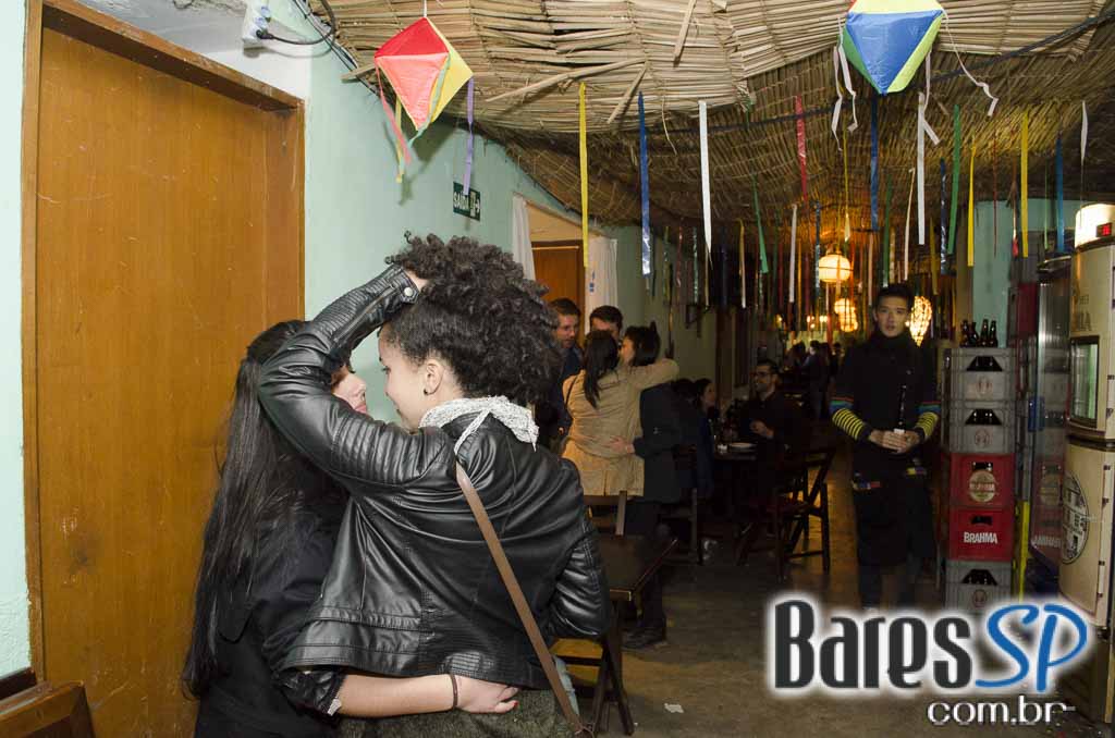 Tirrenos ofereceu diversas opções de drinks e cardápio variado no sábado Tirrenos ofereceu diversas opções de drinks e cardápio variado no sábado