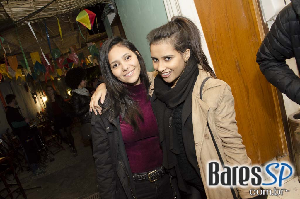 Tirrenos ofereceu diversas opções de drinks e cardápio variado no sábado Tirrenos ofereceu diversas opções de drinks e cardápio variado no sábado