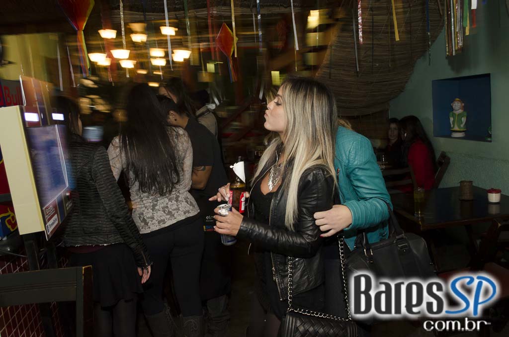 Tirrenos ofereceu diversas opções de drinks e cardápio variado no sábado Tirrenos ofereceu diversas opções de drinks e cardápio variado no sábado