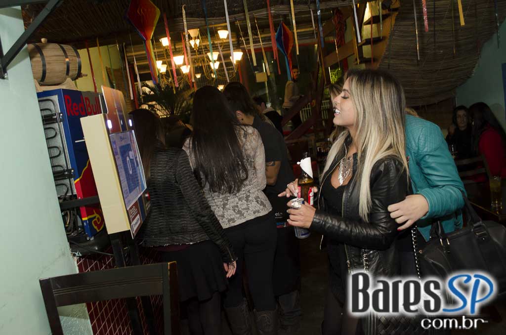 Tirrenos ofereceu diversas opções de drinks e cardápio variado no sábado Tirrenos ofereceu diversas opções de drinks e cardápio variado no sábado