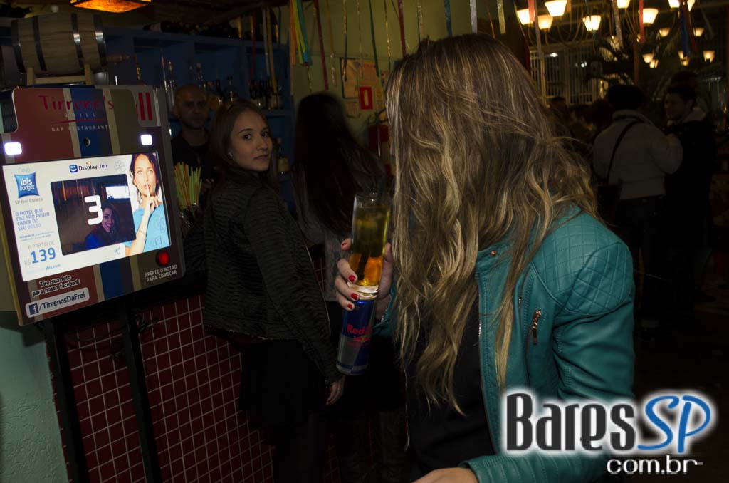 Tirrenos ofereceu diversas opções de drinks e cardápio variado no sábado Tirrenos ofereceu diversas opções de drinks e cardápio variado no sábado