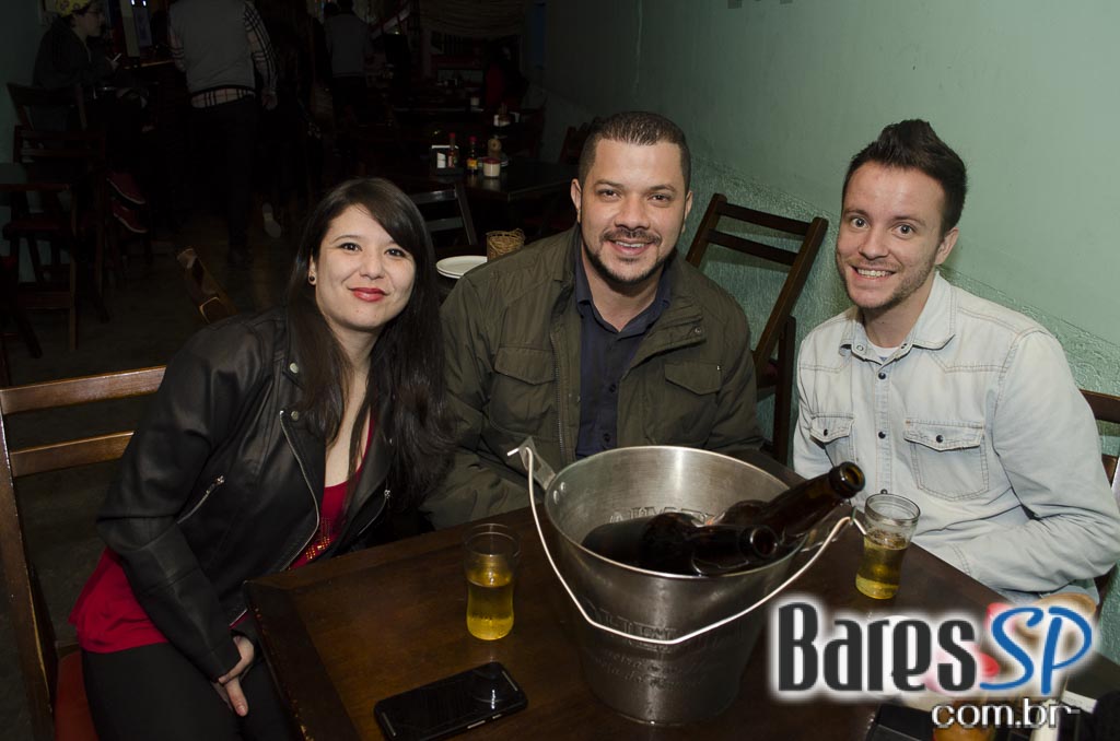 Tirrenos ofereceu diversas opções de drinks e cardápio variado no sábado Tirrenos ofereceu diversas opções de drinks e cardápio variado no sábado