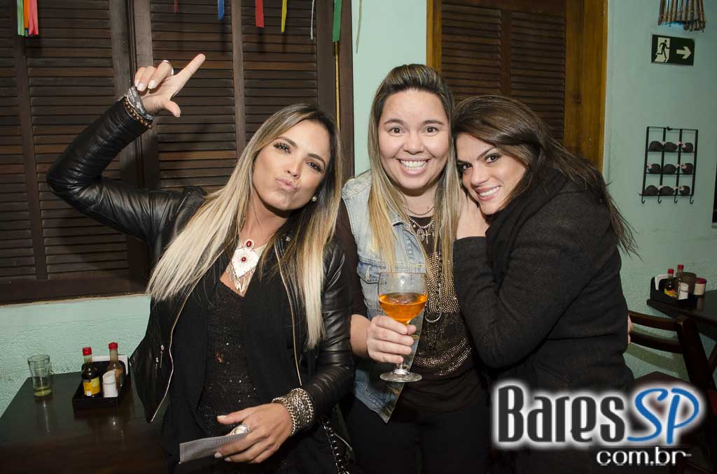 Tirrenos ofereceu diversas opções de drinks e cardápio variado no sábado Tirrenos ofereceu diversas opções de drinks e cardápio variado no sábado