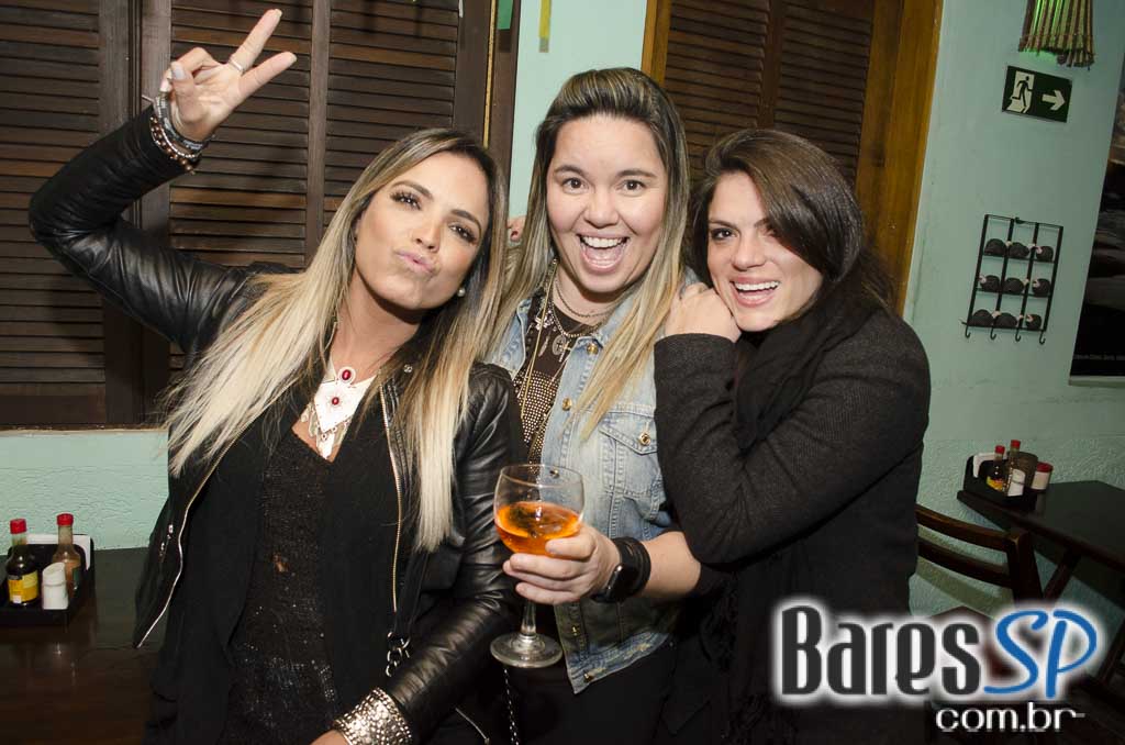 Tirrenos ofereceu diversas opções de drinks e cardápio variado no sábado Tirrenos ofereceu diversas opções de drinks e cardápio variado no sábado