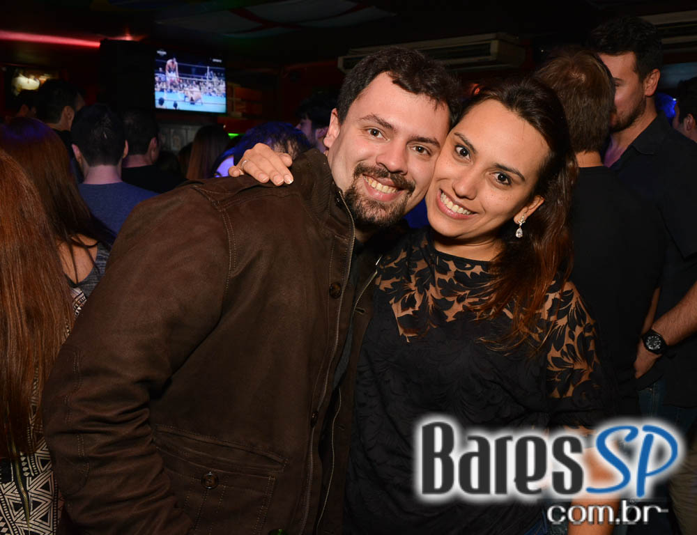 Banda Monk e Sal Vincent comandaram a noite com pop rock internacional no Republic Pub Banda Monk e Sal Vincent comandaram a noite com pop rock internacional no Republic Pub