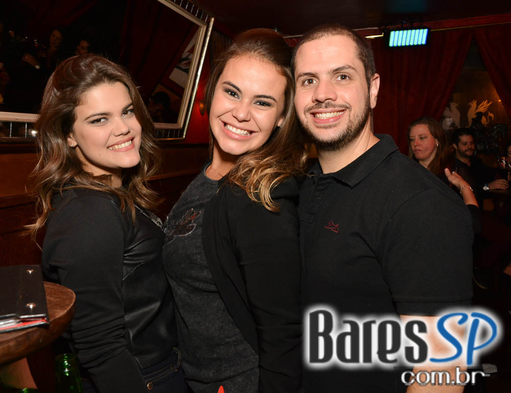 Banda Monk e Sal Vincent comandaram a noite com pop rock internacional no Republic Pub Banda Monk e Sal Vincent comandaram a noite com pop rock internacional no Republic Pub