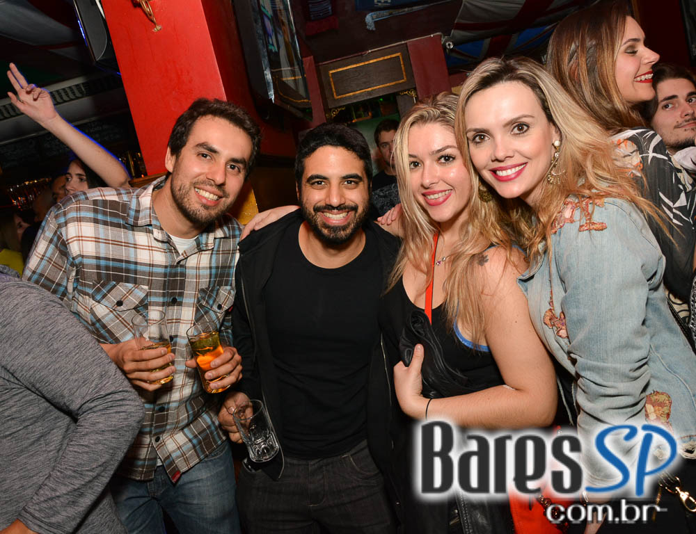 Banda Monk e Sal Vincent comandaram a noite com pop rock internacional no Republic Pub Banda Monk e Sal Vincent comandaram a noite com pop rock internacional no Republic Pub