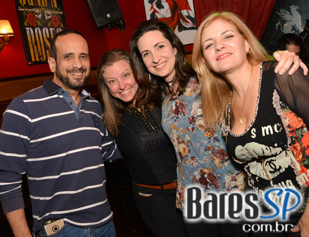 Banda Monk e Sal Vincent comandaram a noite com pop rock internacional no Republic Pub Banda Monk e Sal Vincent comandaram a noite com pop rock internacional no Republic Pub