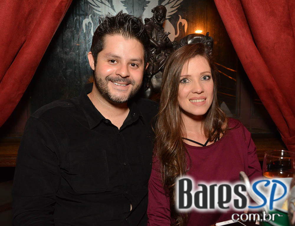 Banda Monk e Sal Vincent comandaram a noite com pop rock internacional no Republic Pub Banda Monk e Sal Vincent comandaram a noite com pop rock internacional no Republic Pub