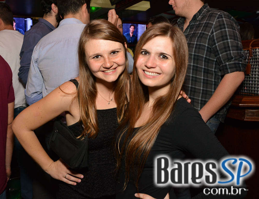 Banda Monk e Sal Vincent comandaram a noite com pop rock internacional no Republic Pub Banda Monk e Sal Vincent comandaram a noite com pop rock internacional no Republic Pub