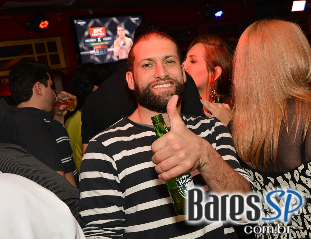 Banda Monk e Sal Vincent comandaram a noite com pop rock internacional no Republic Pub Banda Monk e Sal Vincent comandaram a noite com pop rock internacional no Republic Pub