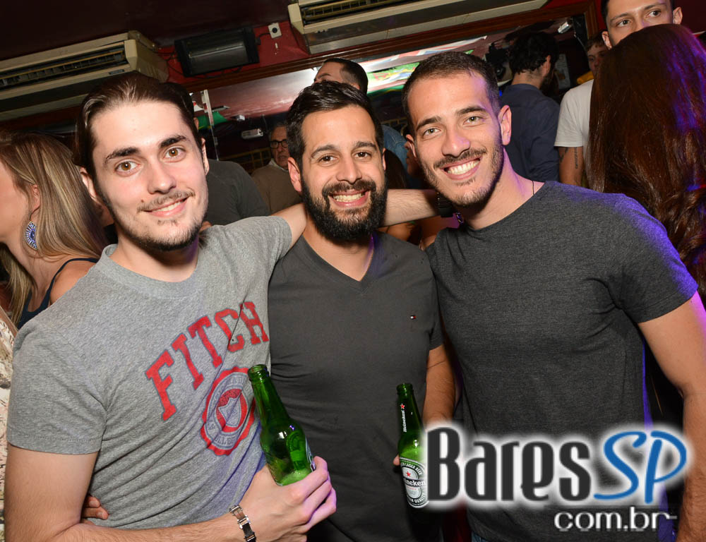 Banda Monk e Sal Vincent comandaram a noite com pop rock internacional no Republic Pub Banda Monk e Sal Vincent comandaram a noite com pop rock internacional no Republic Pub