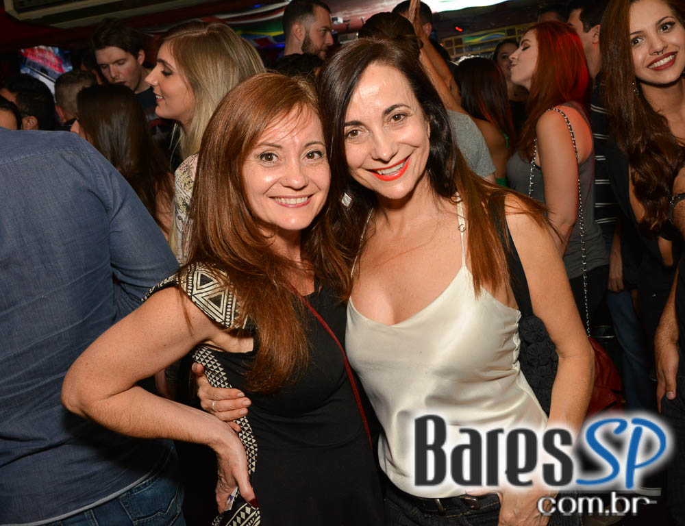 Banda Monk e Sal Vincent comandaram a noite com pop rock internacional no Republic Pub Banda Monk e Sal Vincent comandaram a noite com pop rock internacional no Republic Pub