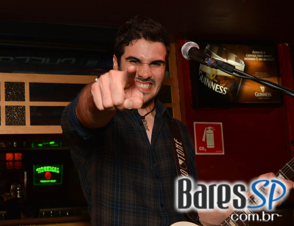 Banda Monk e Sal Vincent comandaram a noite com pop rock internacional no Republic Pub Banda Monk e Sal Vincent comandaram a noite com pop rock internacional no Republic Pub