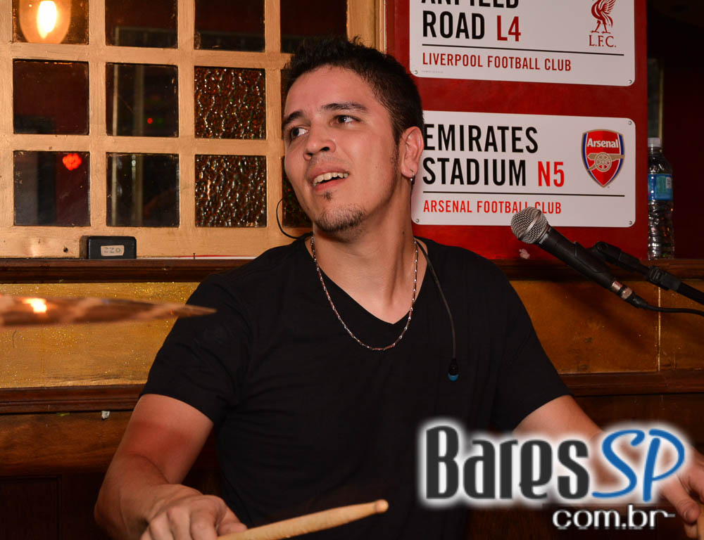 Banda Monk e Sal Vincent comandaram a noite com pop rock internacional no Republic Pub Banda Monk e Sal Vincent comandaram a noite com pop rock internacional no Republic Pub