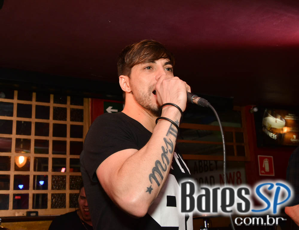 Banda Monk e Sal Vincent comandaram a noite com pop rock internacional no Republic Pub Banda Monk e Sal Vincent comandaram a noite com pop rock internacional no Republic Pub