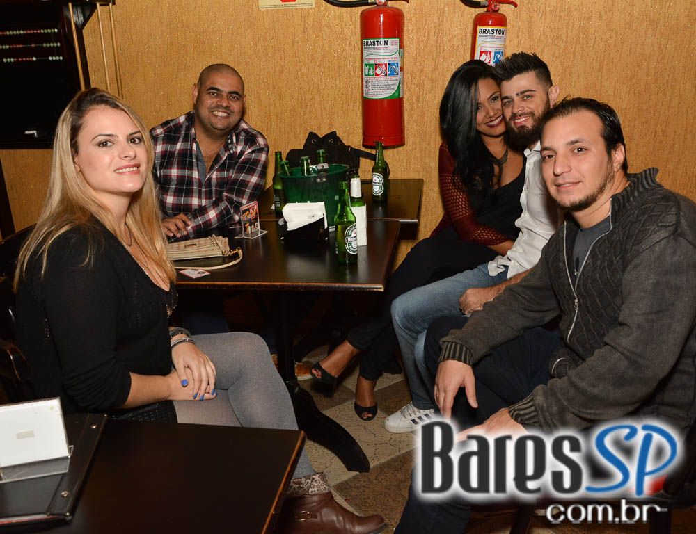 Banda Monk e Sal Vincent comandaram a noite com pop rock internacional no Republic Pub Banda Monk e Sal Vincent comandaram a noite com pop rock internacional no Republic Pub
