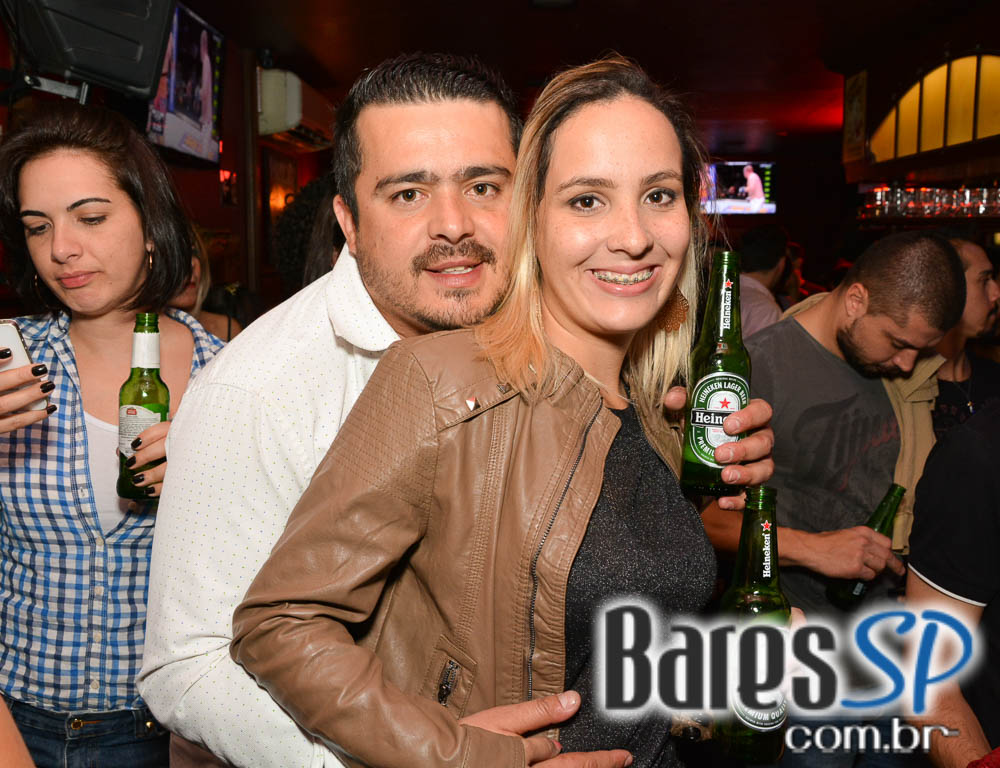 Banda Junkie Box e Sal Vincent comandaram a noite com rock no Republic Pub Banda Junkie Box e Sal Vincent comandaram a noite com rock no Republic Pub