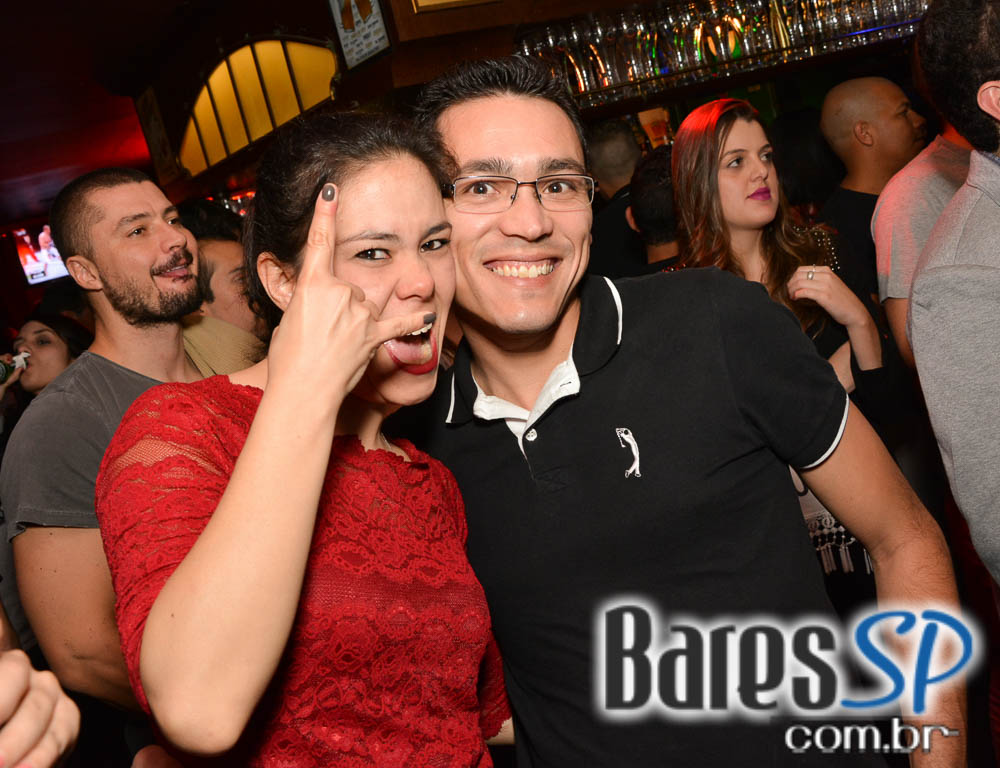 Banda Junkie Box e Sal Vincent comandaram a noite com rock no Republic Pub Banda Junkie Box e Sal Vincent comandaram a noite com rock no Republic Pub