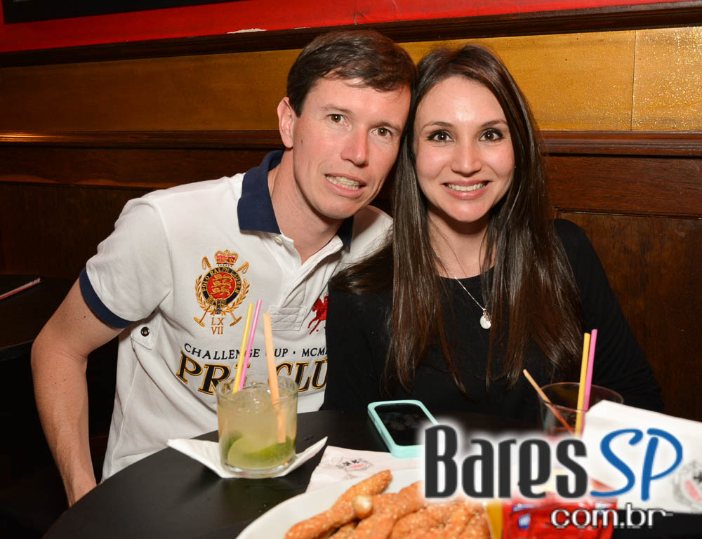 Banda Junkie Box e Sal Vincent comandaram a noite com rock no Republic Pub Banda Junkie Box e Sal Vincent comandaram a noite com rock no Republic Pub