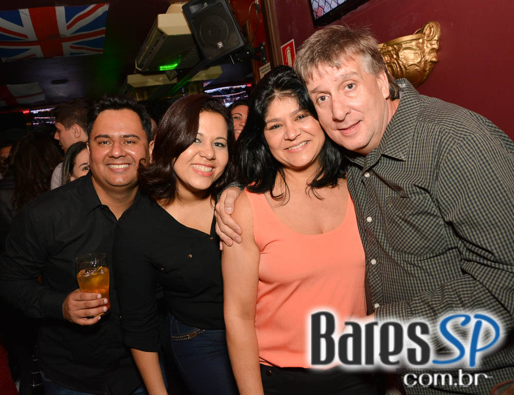 Banda Junkie Box e Sal Vincent comandaram a noite com rock no Republic Pub Banda Junkie Box e Sal Vincent comandaram a noite com rock no Republic Pub