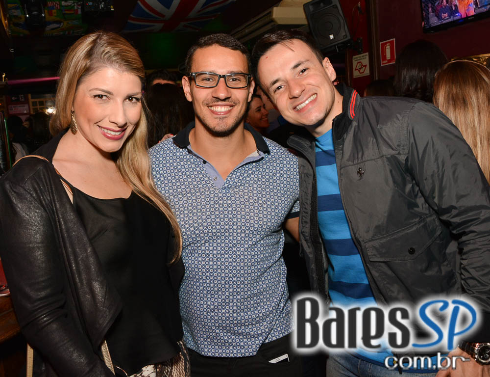 Banda Junkie Box e Sal Vincent comandaram a noite com rock no Republic Pub Banda Junkie Box e Sal Vincent comandaram a noite com rock no Republic Pub