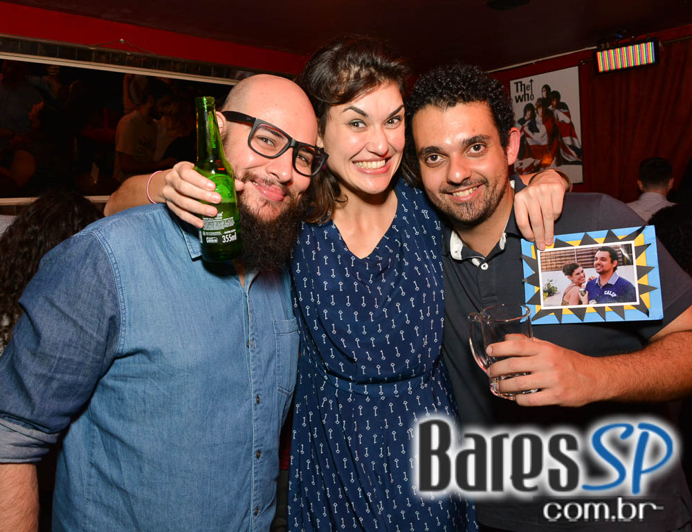 Banda Junkie Box e Sal Vincent comandaram a noite com rock no Republic Pub Banda Junkie Box e Sal Vincent comandaram a noite com rock no Republic Pub