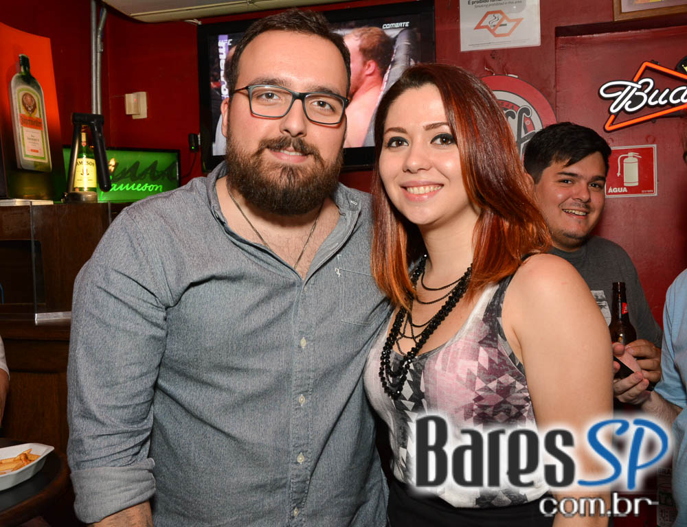 Banda Junkie Box e Sal Vincent comandaram a noite com rock no Republic Pub Banda Junkie Box e Sal Vincent comandaram a noite com rock no Republic Pub