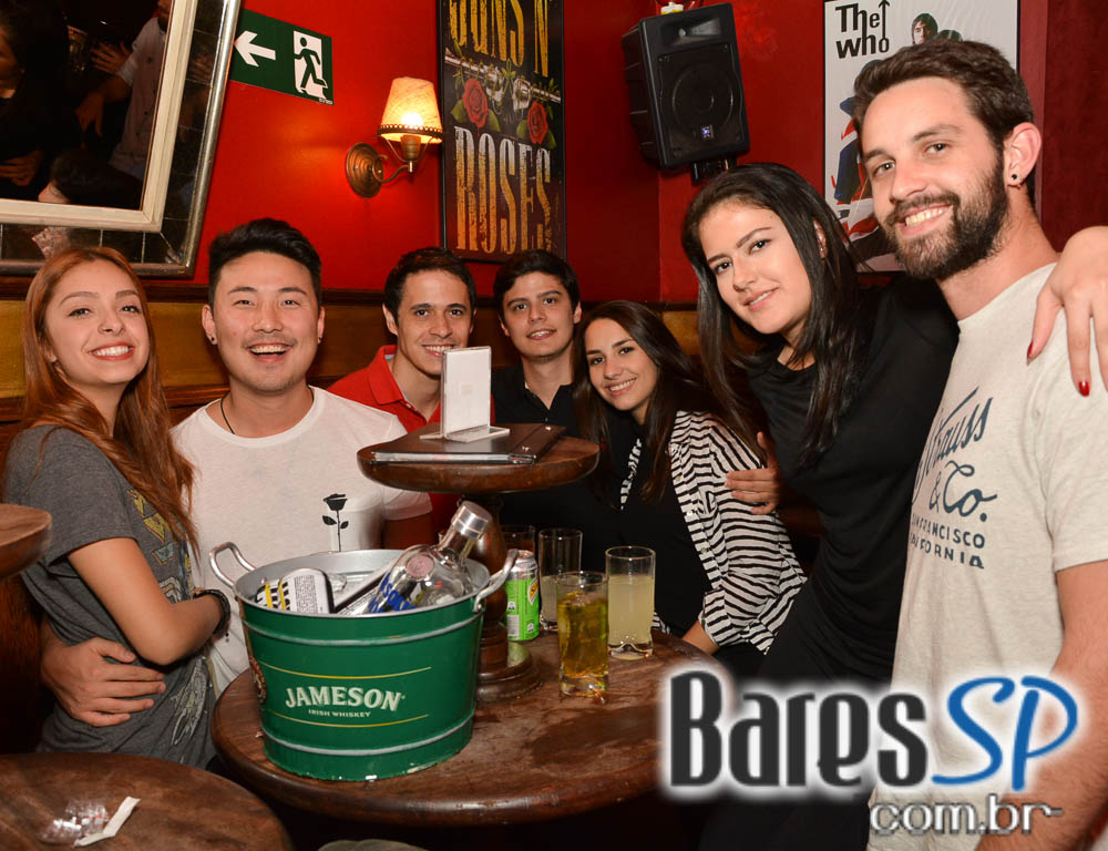 Banda Junkie Box e Sal Vincent comandaram a noite com rock no Republic Pub Banda Junkie Box e Sal Vincent comandaram a noite com rock no Republic Pub