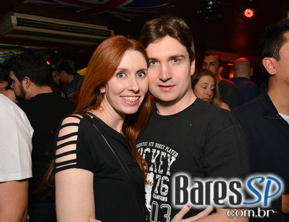 Banda Junkie Box e Sal Vincent comandaram a noite com rock no Republic Pub Banda Junkie Box e Sal Vincent comandaram a noite com rock no Republic Pub