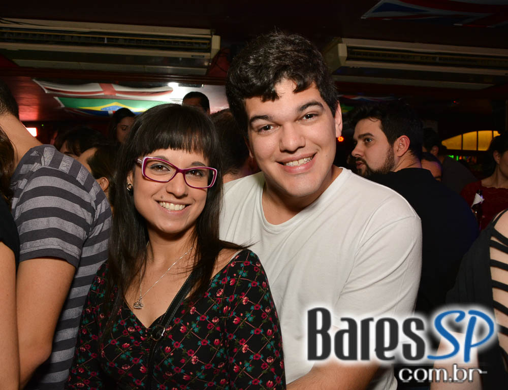 Banda Junkie Box e Sal Vincent comandaram a noite com rock no Republic Pub Banda Junkie Box e Sal Vincent comandaram a noite com rock no Republic Pub