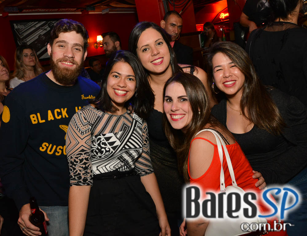 Banda Junkie Box e Sal Vincent comandaram a noite com rock no Republic Pub Banda Junkie Box e Sal Vincent comandaram a noite com rock no Republic Pub