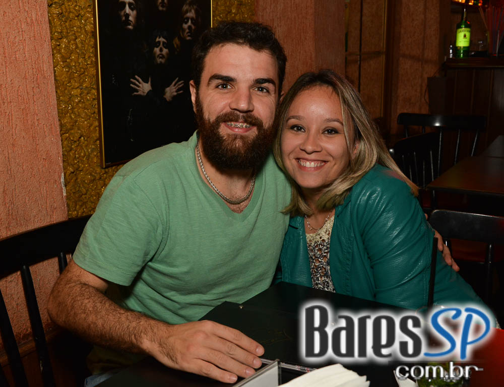 Banda Junkie Box e Sal Vincent comandaram a noite com rock no Republic Pub Banda Junkie Box e Sal Vincent comandaram a noite com rock no Republic Pub