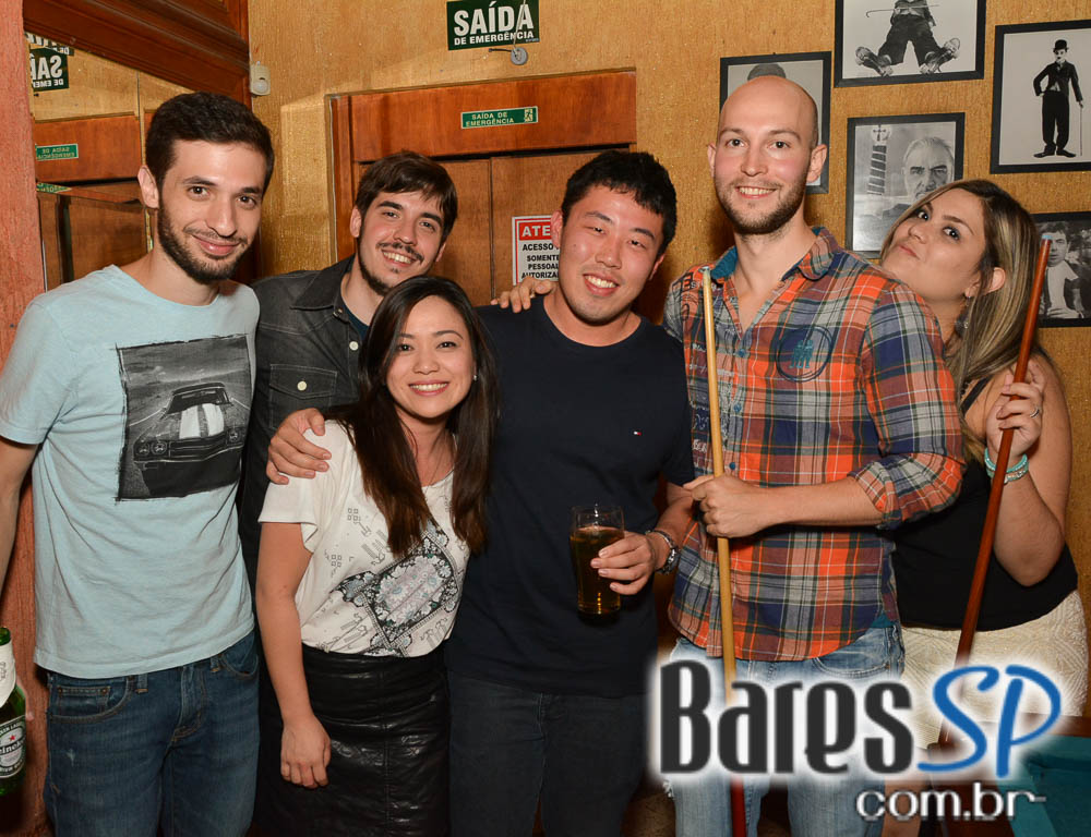 Banda Junkie Box e Sal Vincent comandaram a noite com rock no Republic Pub Banda Junkie Box e Sal Vincent comandaram a noite com rock no Republic Pub