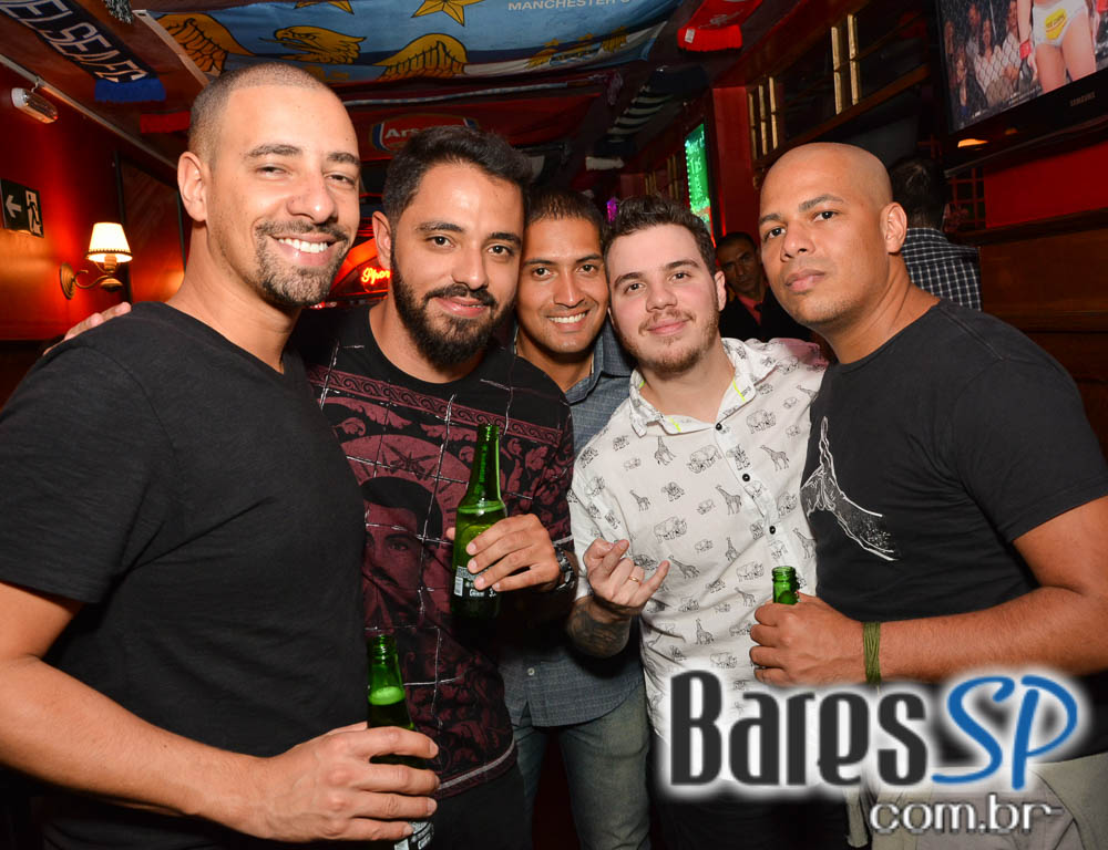 Banda Junkie Box e Sal Vincent comandaram a noite com rock no Republic Pub Banda Junkie Box e Sal Vincent comandaram a noite com rock no Republic Pub