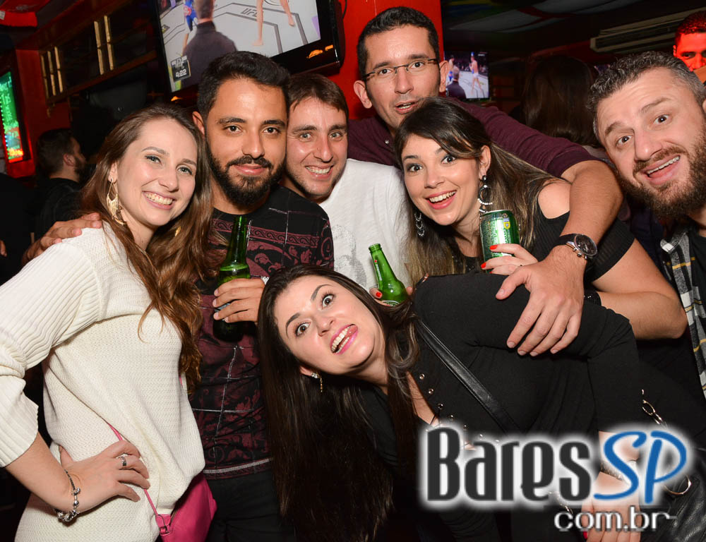 Banda Junkie Box e Sal Vincent comandaram a noite com rock no Republic Pub Banda Junkie Box e Sal Vincent comandaram a noite com rock no Republic Pub