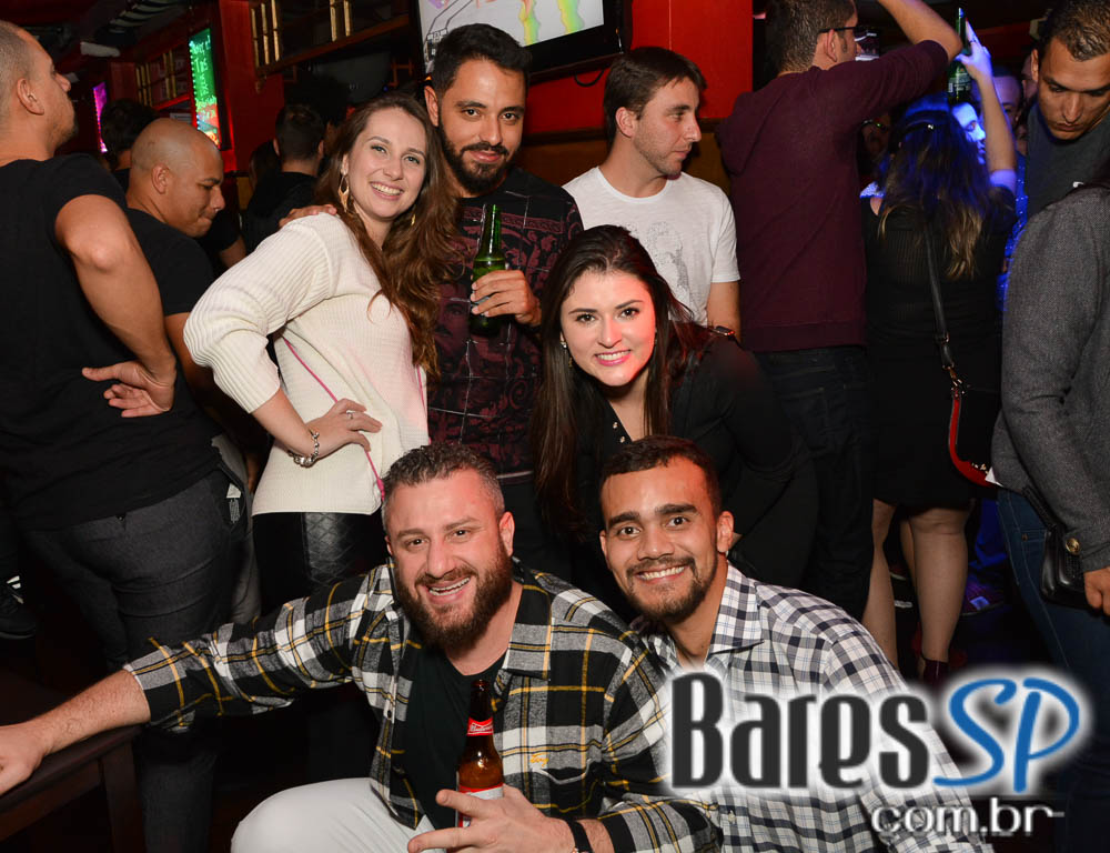 Banda Junkie Box e Sal Vincent comandaram a noite com rock no Republic Pub Banda Junkie Box e Sal Vincent comandaram a noite com rock no Republic Pub