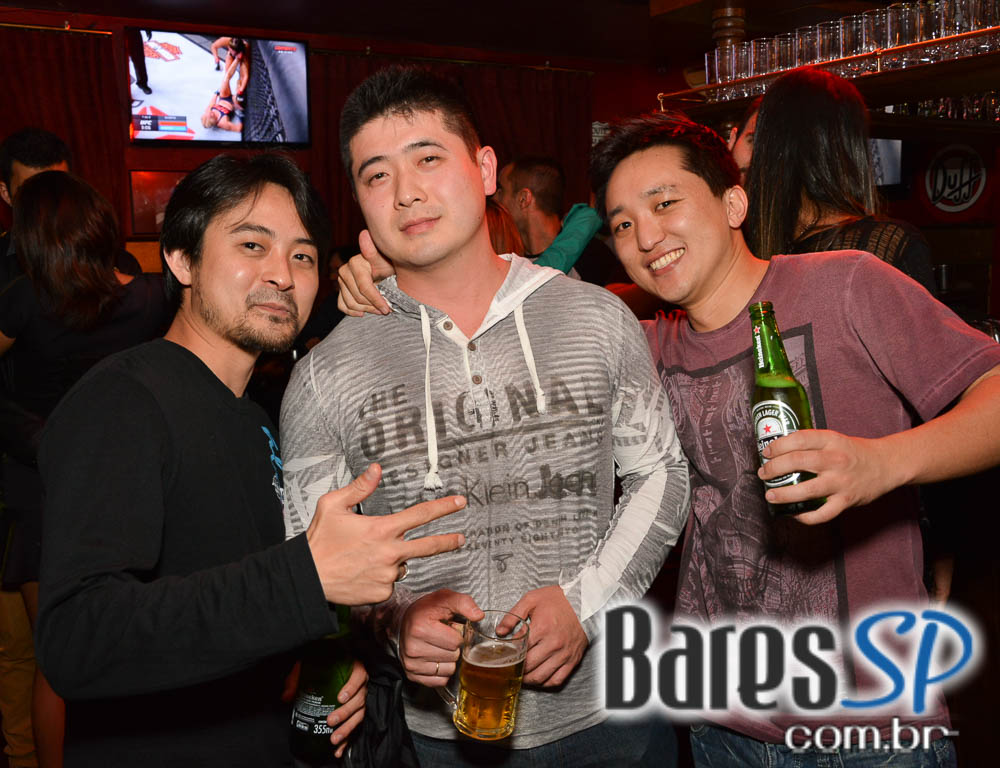 William Kim e Banda Insônica comandaram a sexta-feira no Republic Pub William Kim e Banda Insônica comandaram a sexta-feira no Republic Pub