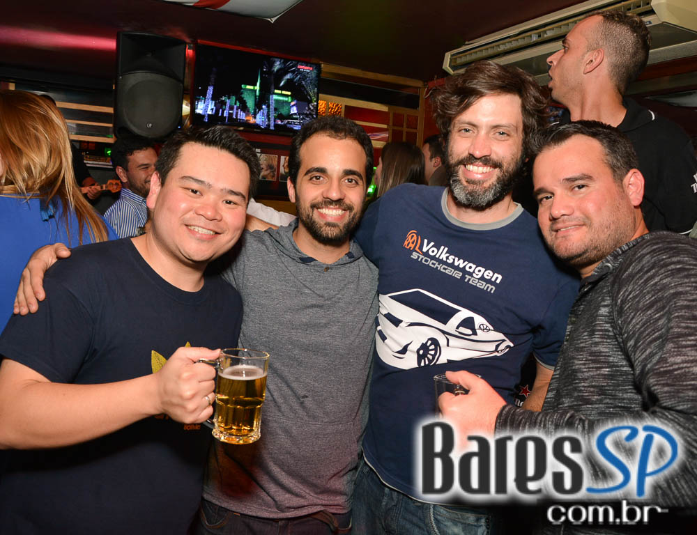 William Kim e Banda Insônica comandaram a sexta-feira no Republic Pub William Kim e Banda Insônica comandaram a sexta-feira no Republic Pub