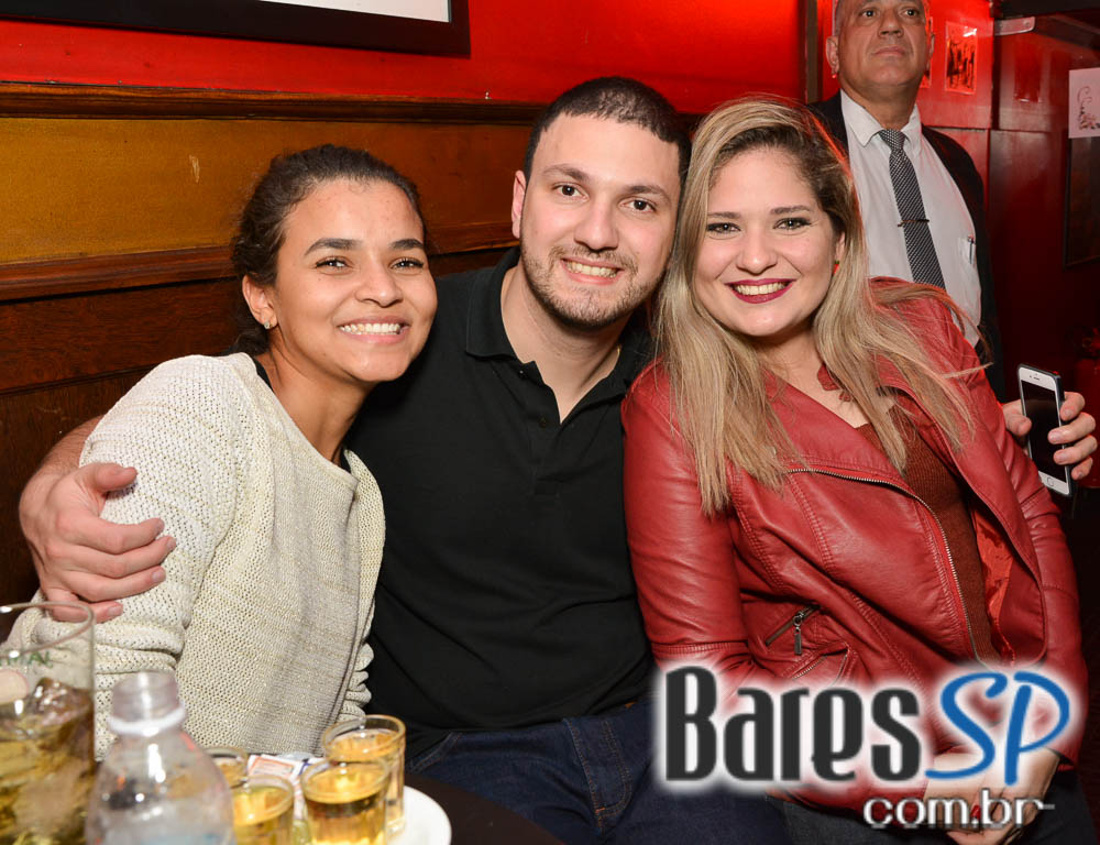 William Kim e Banda Insônica comandaram a sexta-feira no Republic Pub William Kim e Banda Insônica comandaram a sexta-feira no Republic Pub